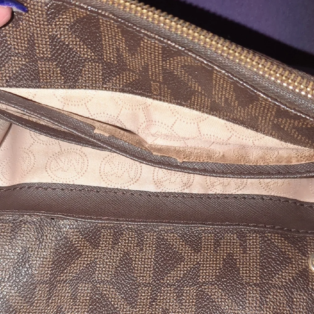 MICHAEL KORS Brown and Small Tan Wallet/Bag*